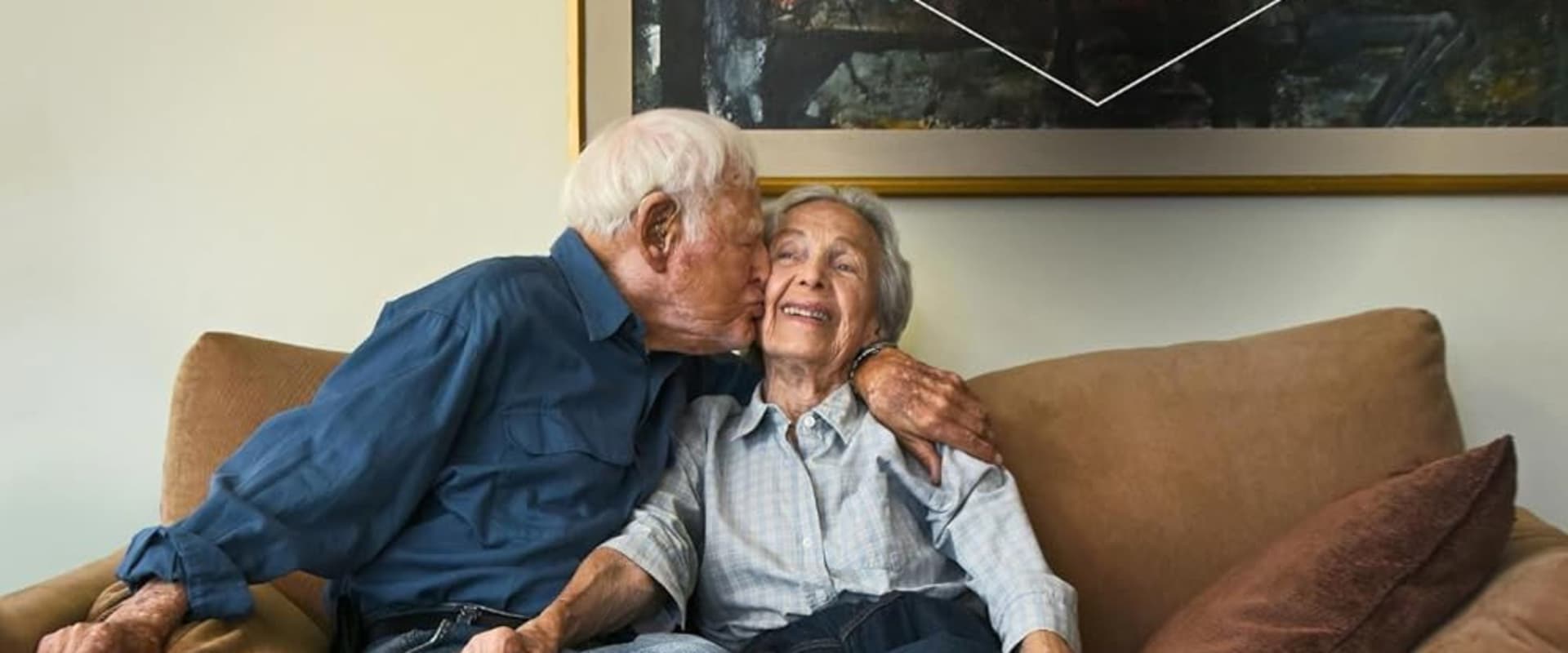 Documentary backdrop image for The Diamond Couple (2024)