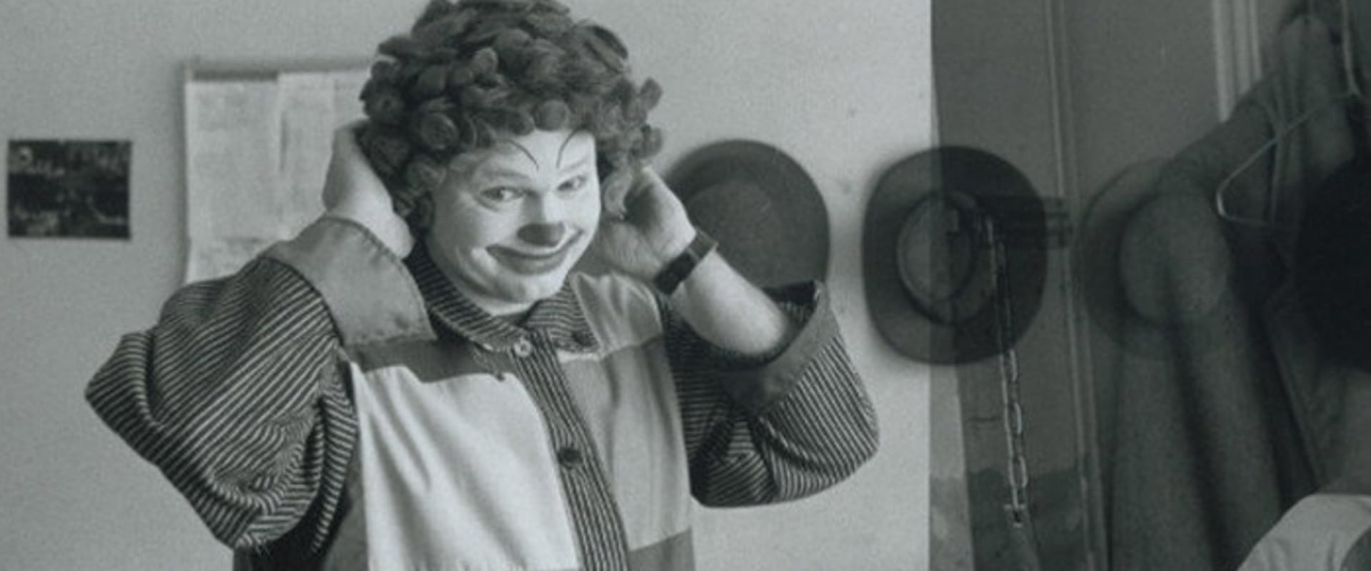 Documentary backdrop image for Mister Biscuit (1999)