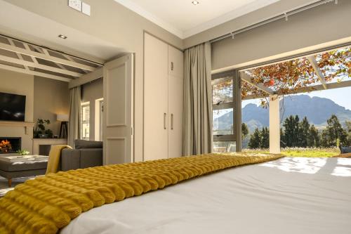 2 Beds Apartment in Golf
