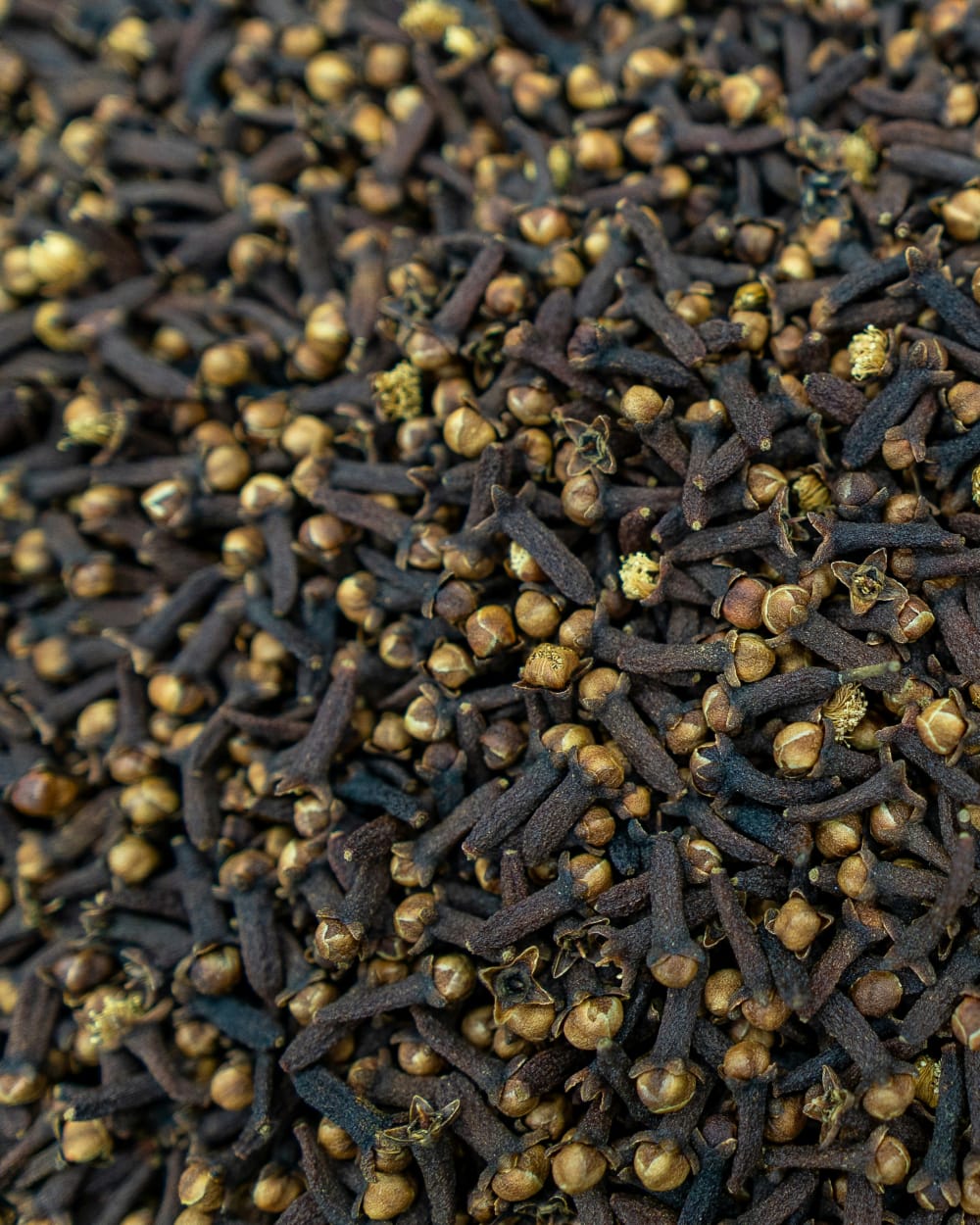 Whole dried cloves