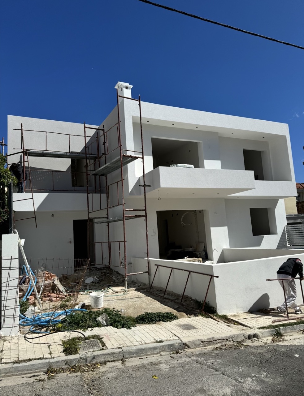 Σύγχρονη Διώροφη Πολυκατοικία – Μανιακίου