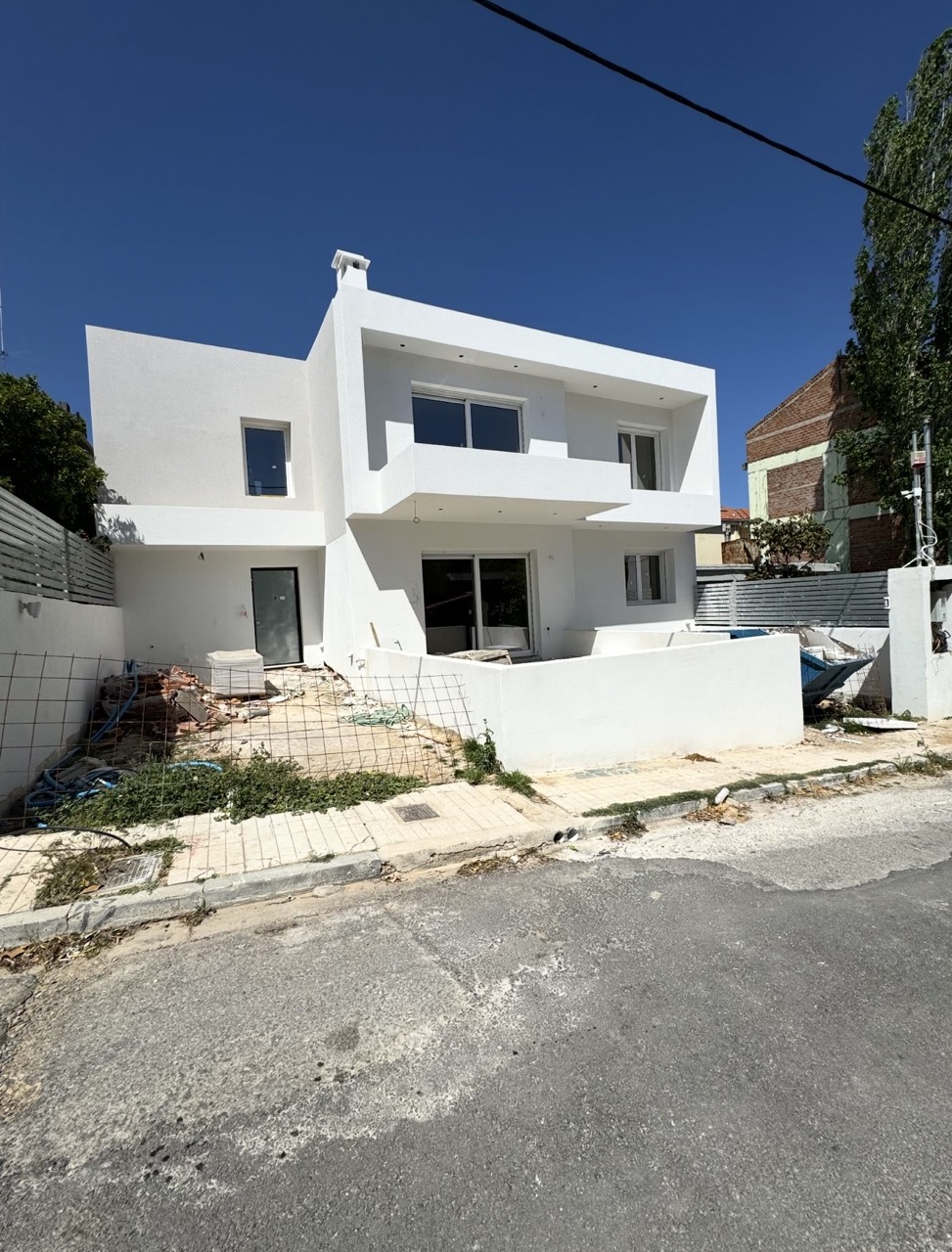 Σύγχρονη Διώροφη Πολυκατοικία – Μανιακίου