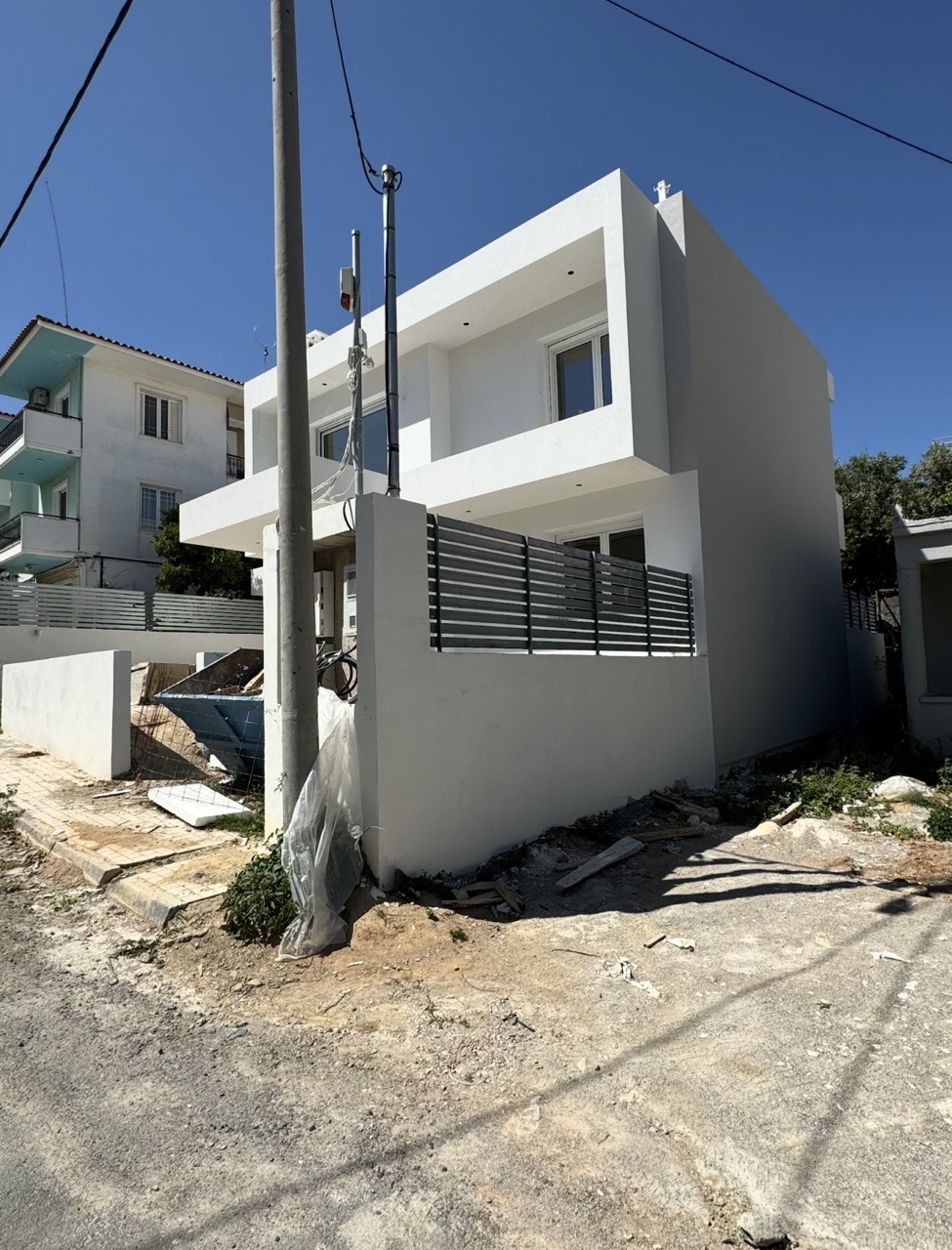 Σύγχρονη Διώροφη Πολυκατοικία – Μανιακίου