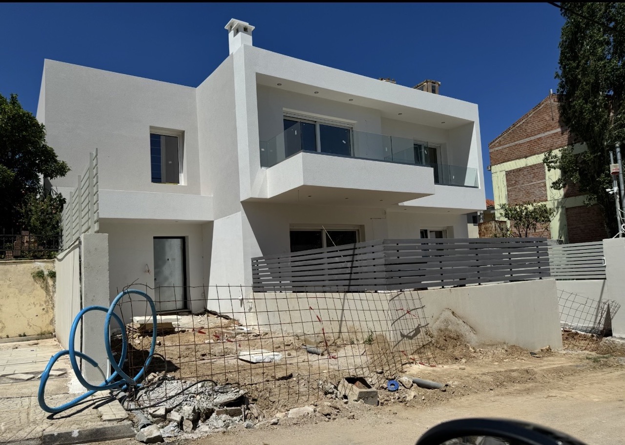 Σύγχρονη Διώροφη Πολυκατοικία – Μανιακίου