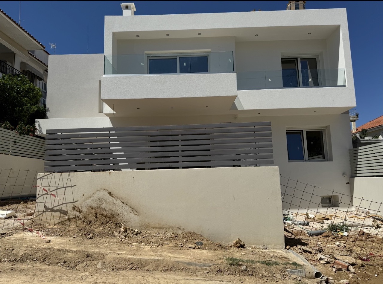 Σύγχρονη Διώροφη Πολυκατοικία – Μανιακίου