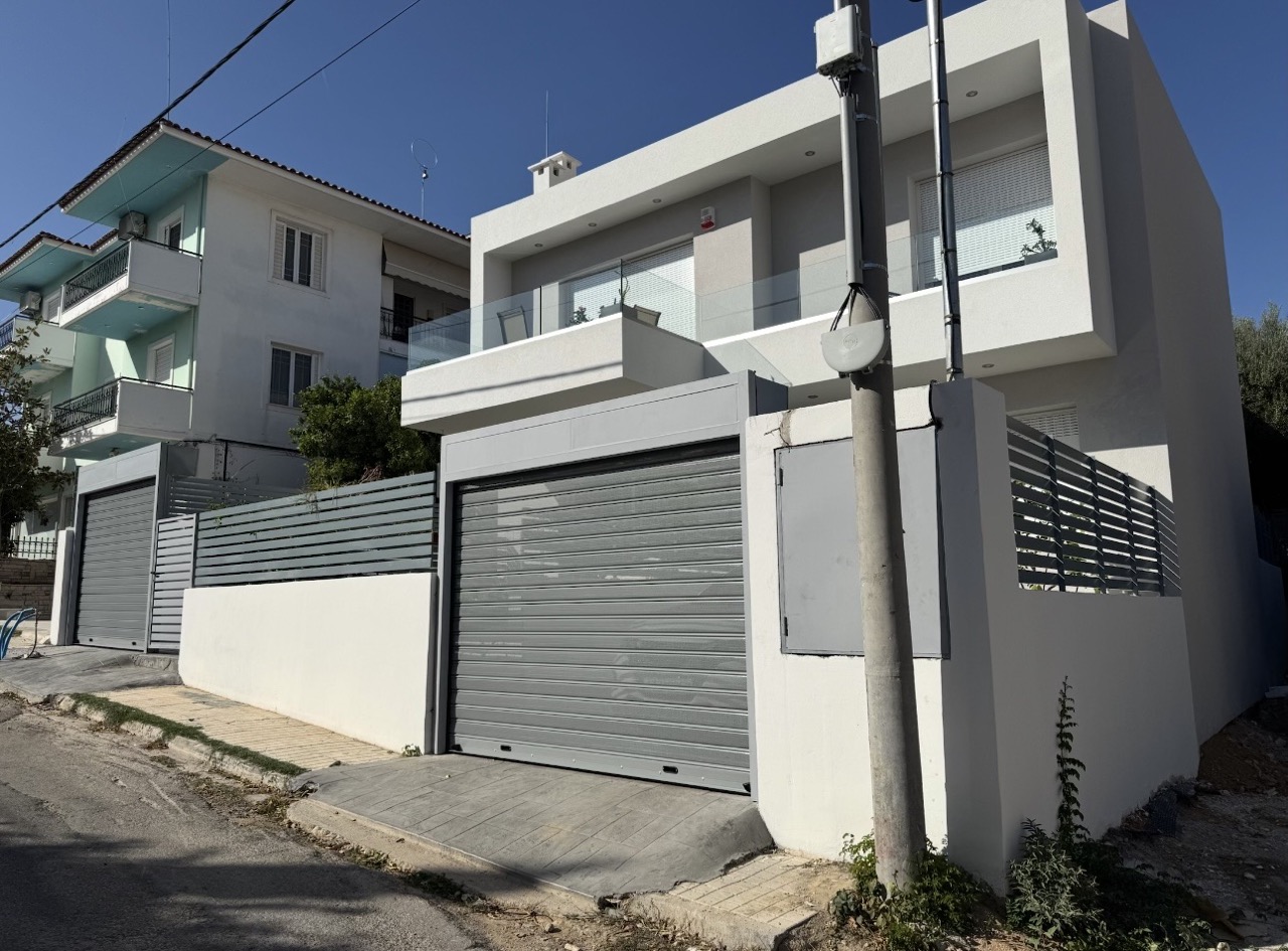 Σύγχρονη Διώροφη Πολυκατοικία – Μανιακίου