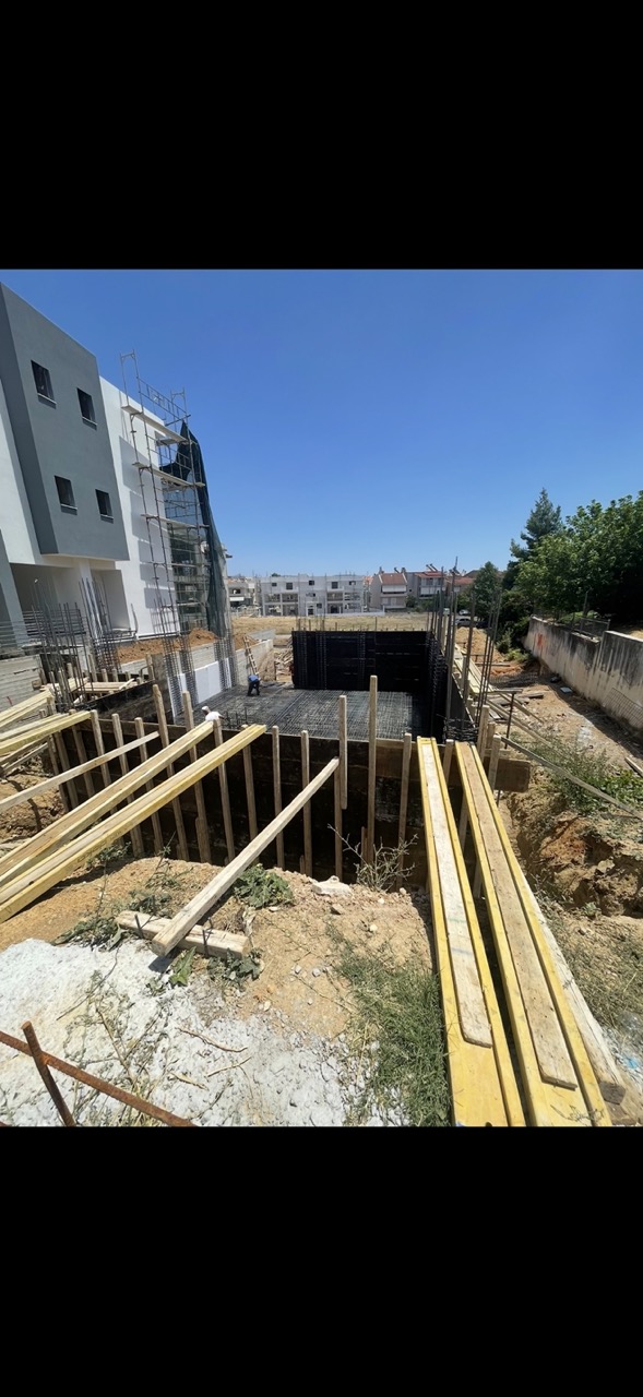 Σύγχρονη Τριώροφη Πολυκατοικία – Αγίου Ιωάννου