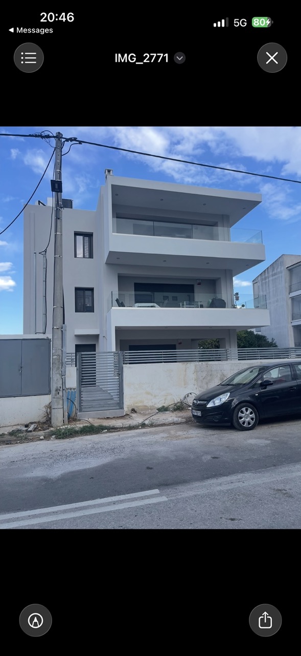 Σύγχρονη Τριώροφη Πολυκατοικία – Αγίου Ιωάννου