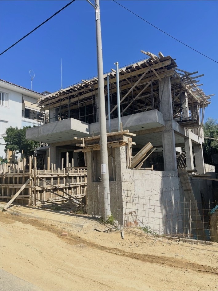 Σύγχρονη Διώροφη Πολυκατοικία – Μανιακίου