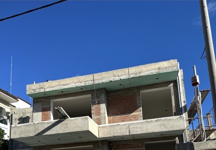 Σύγχρονη Διώροφη Πολυκατοικία – Μανιακίου