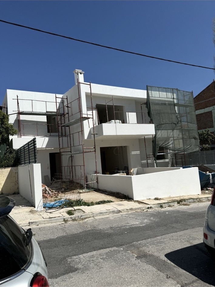 Σύγχρονη Διώροφη Πολυκατοικία – Μανιακίου