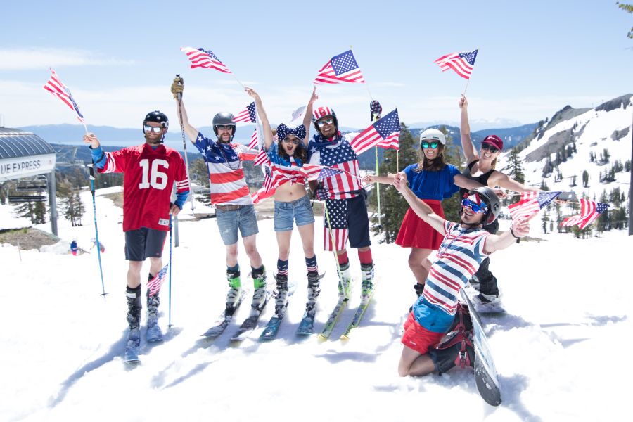 Лыжи 7 апреля. День свободы в США 1 февраля картинки. Snow at July 4th Mammoth. We Ski here.