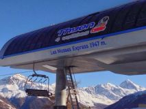 Brand new high speed 4 person chair lift from Les Masses direct into the 4 Vallées