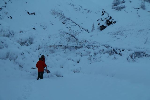 Clearing an avalanche-blocked road - Bessans, France