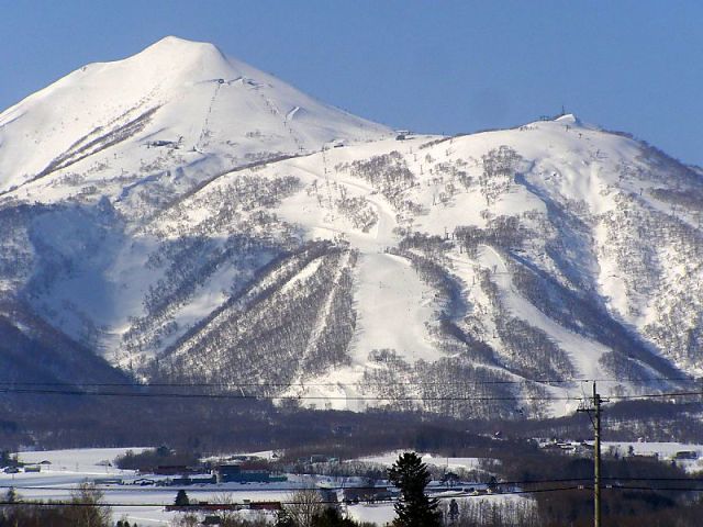 Japan Installs First 6 Seat Chairlift At Major Resort