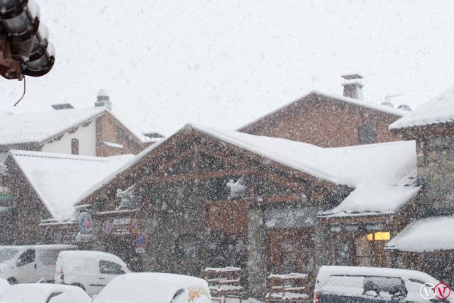 More Huge Snowfalls in the Alps, Scottish Season Re-Starts