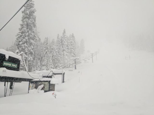 Mammoth Base Tops 5m, Resorts Closed, After More Huge US Snowfalls