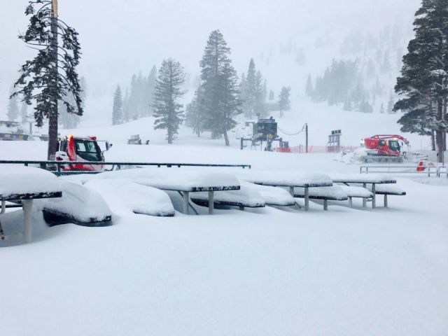 US Resort Announces Plan To Continue Ski Season 'Indefinitely' 