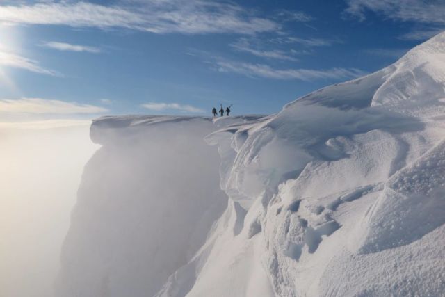 Six Mile Tail Backs as Skiers Try To Ski in Scotland