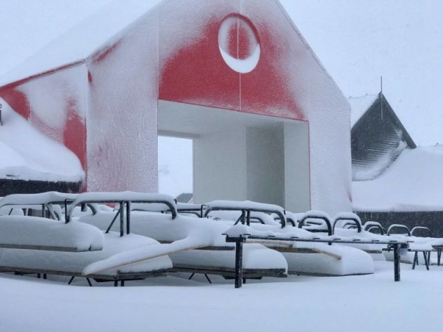 Snow Bases Building in New Zealand as New Season Nears