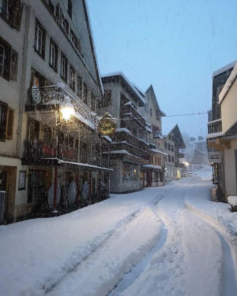 Swiss Ski Areas Report Up To 1m of Snow in Past 24 Hours