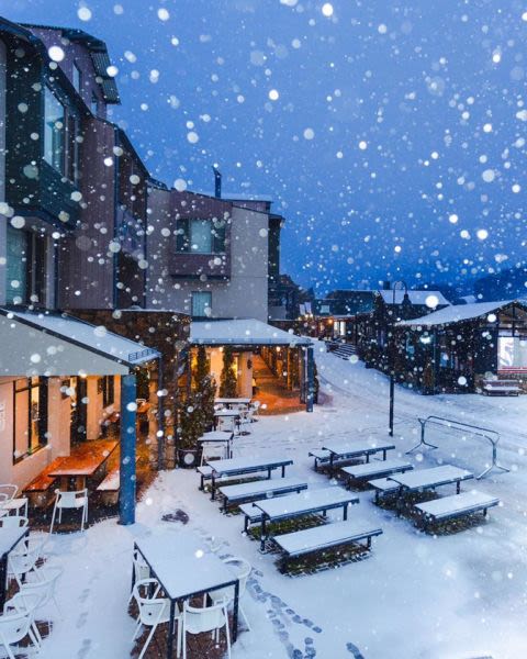 Huge Snowstorm Hits Australia