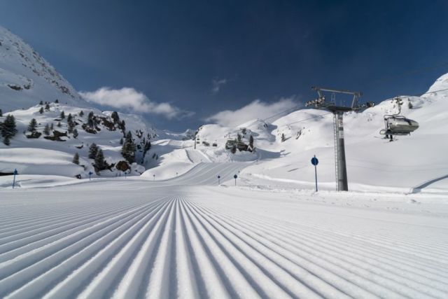 “Great Conditions” As Glacier Resorts Re-open in Switzerland, France and Austria