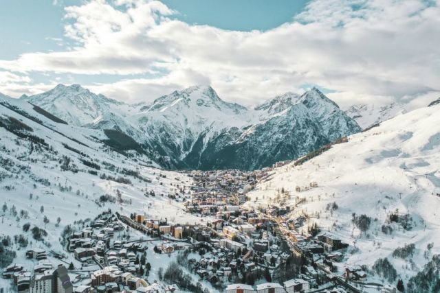 French Ski Areas Struggle Through Lifts Shut Down