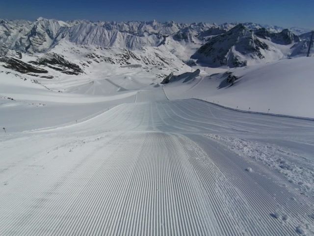 Austrian Glacier Ski Centre Extends Season Into July