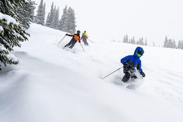 Travel from EU and UK To Ski North America this Season is On 