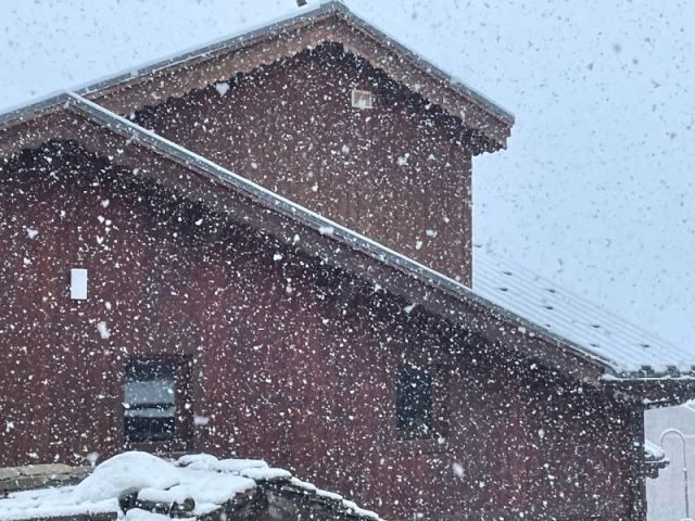 Heavy Snowfall to Start May in The Alps