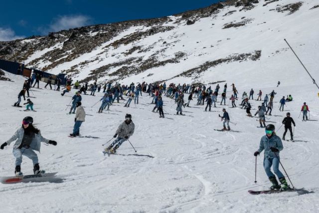 Ski Area Sets World Record For “Most Denim Worn On Slopes”