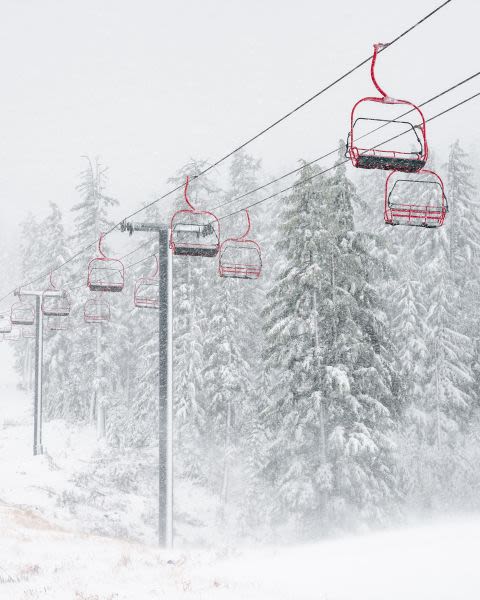 First Heavy Snowfall of 23-24 Build-Up for Western USA 