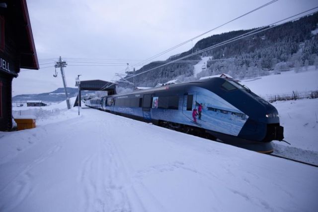 Norwegian Ski Train Gets New Paint Job