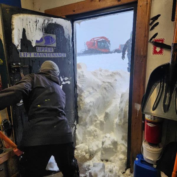 Over 3 Metres of Snowfall From Californian Storm