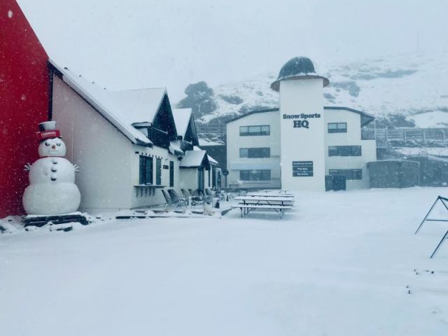 Significant Early Autumn Snowfall in New Zealand