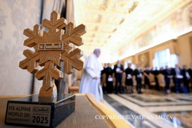 Pope Meets Austrian Ski Representatives Ahead of World Ski Championships