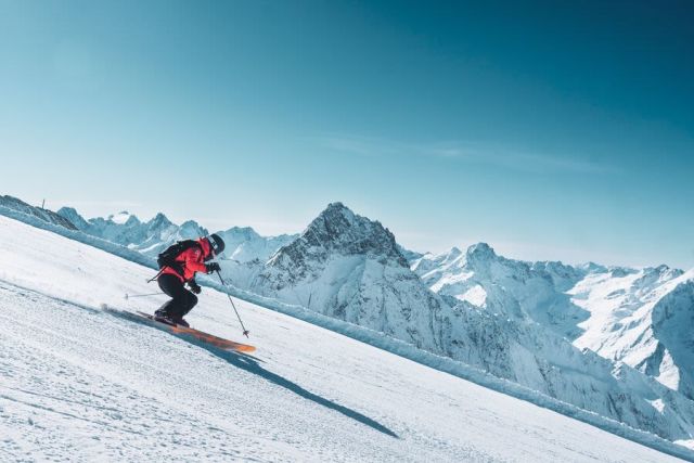 Les 2 Alpes To Stay Open For Skiing Into July