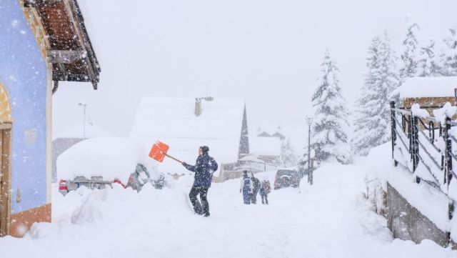 48 Hour Snowfall Totals Up to 1.5 Metres in the Alps