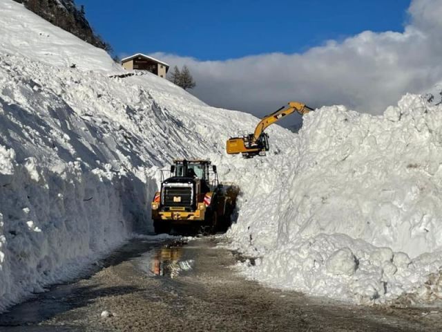 Zermatt Reconnected After Avalanche Cuts Off Resort