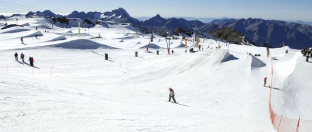 Three Glaciers to open for Summer Skiing in France