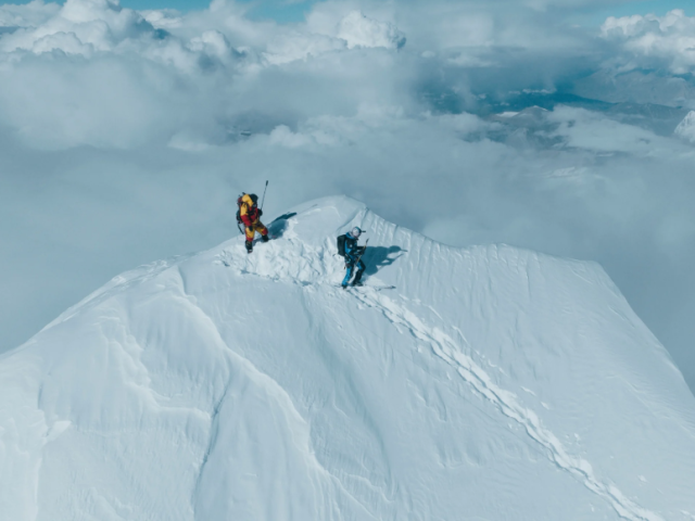 First descent on Skis from summit of Mount Everest without supplementary oxygen