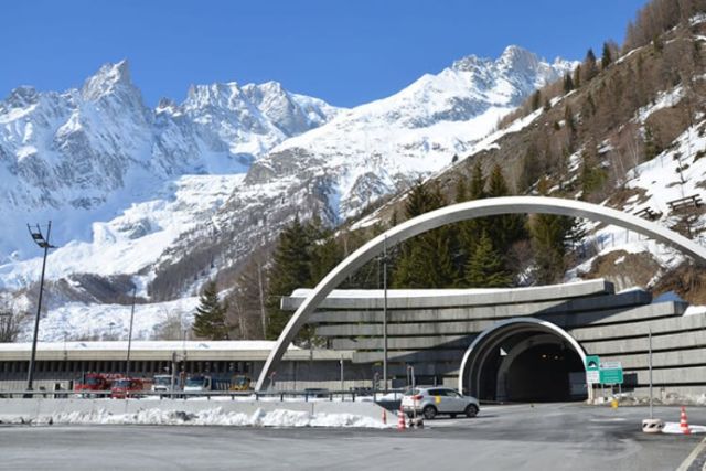 Mont Blanc tunnel in Chamonix may close for three years
