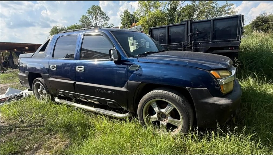2004 Chevrolet Avalanche 1500 Crew Cab Pickup available for rent from M3 Rental in Houston