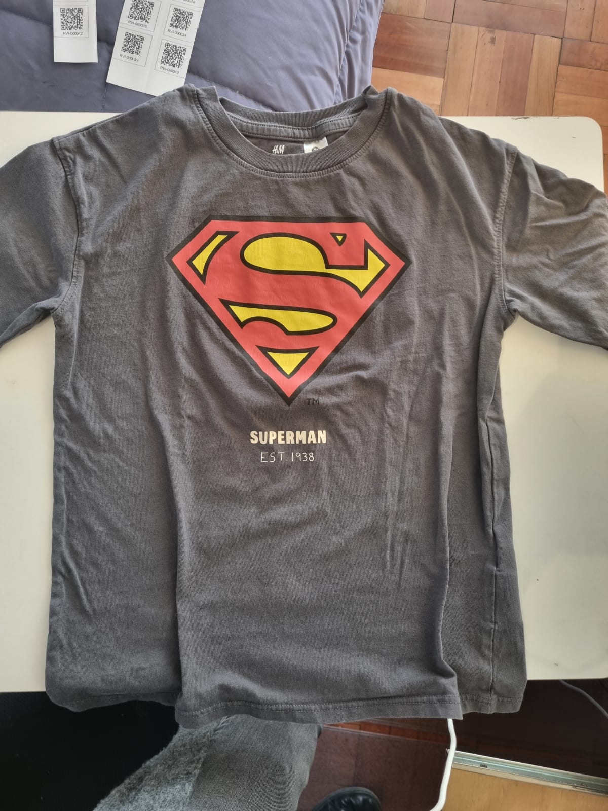 polera gris