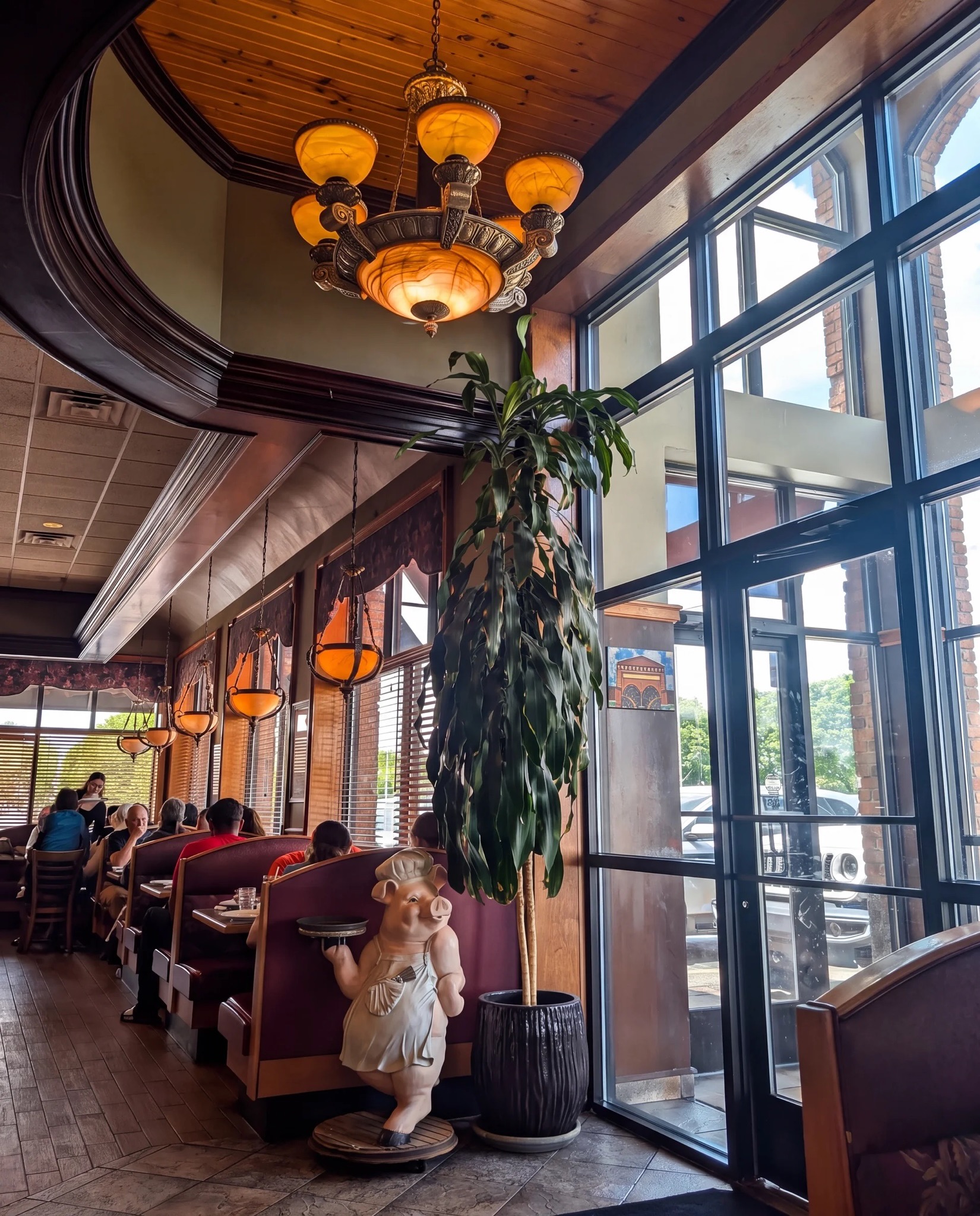 Louie's dining room with booths and the chef pig
