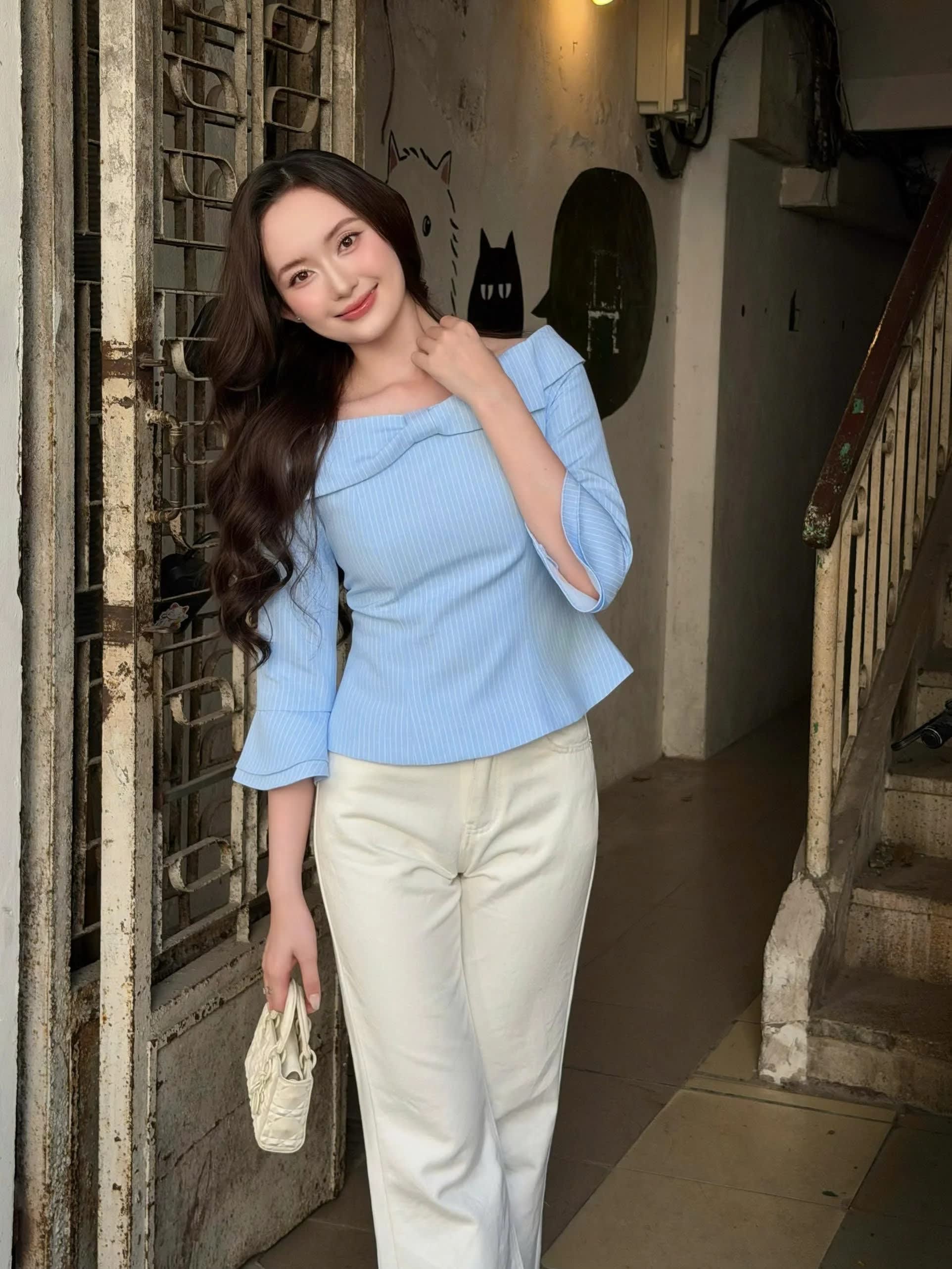 Áo kiểu nữ kẻ xanh trễ vai Cindy Top