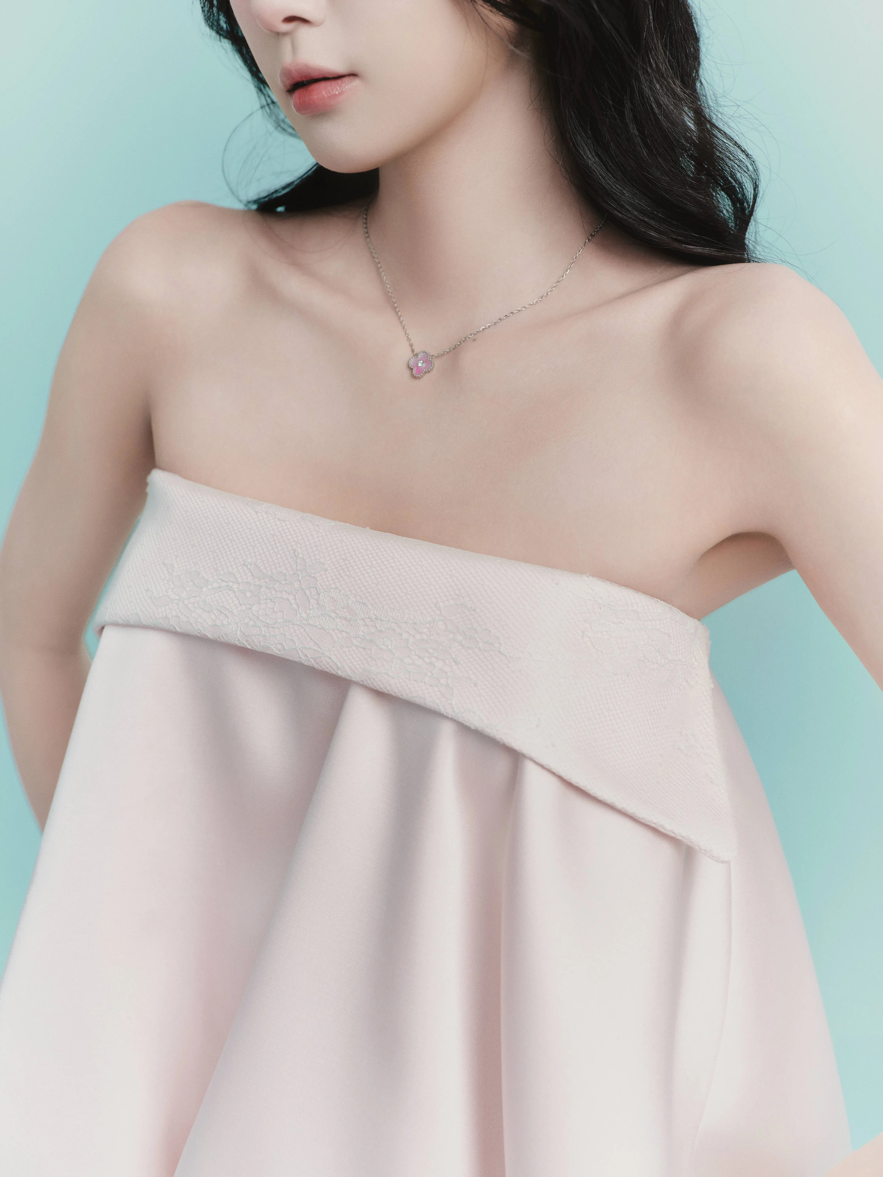 Áo bí hồng đáp ren Cecilia