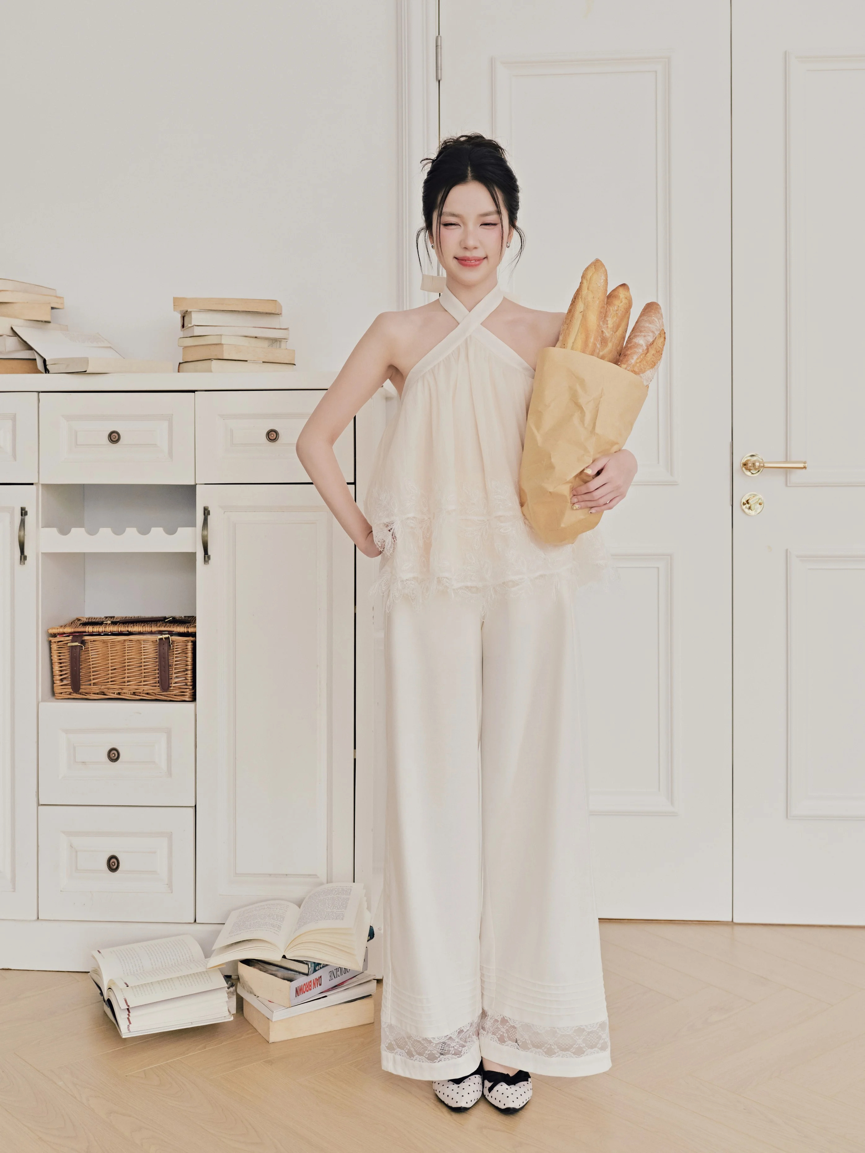 Áo kiểu nữ tơ xốp kem ren hoa Stella top