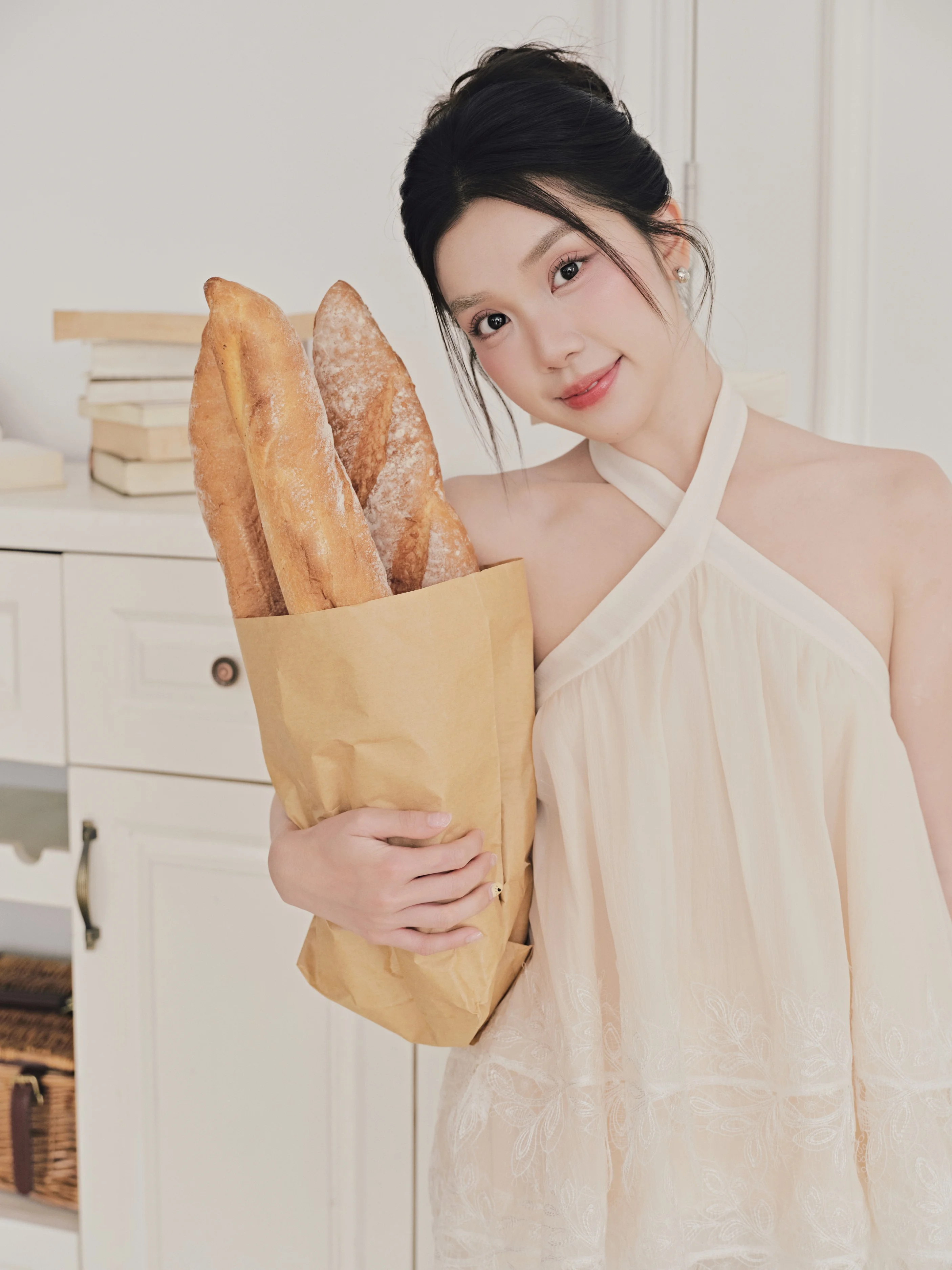Áo kiểu nữ tơ xốp kem ren hoa Stella top